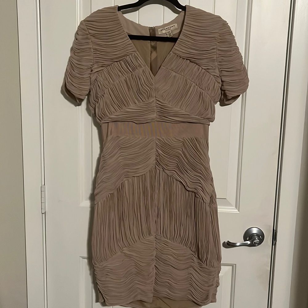 Burberry cocktail sheath dress with plisse detail - a work of art